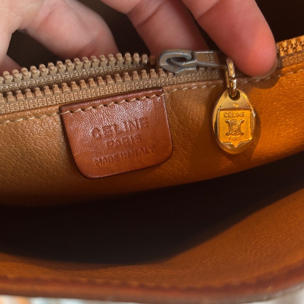 Celine Vintage Macadam Bucket Bag
Leather Brown Gold - Picture 12 of 16
